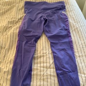 Purple cropped leggings with mesh pocket details